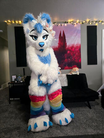 I do have a Fullsuit! I rarely wear it so I can focus on outfits!